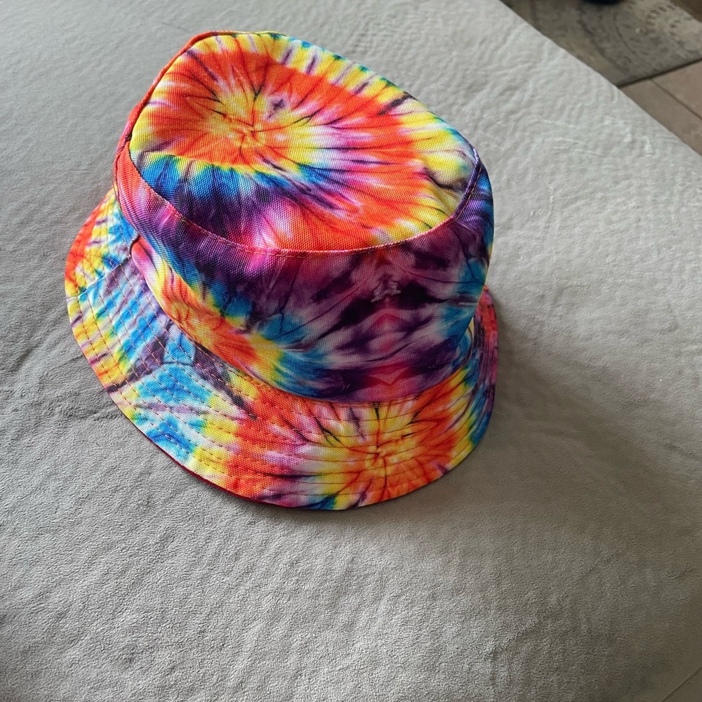 Bucket hat